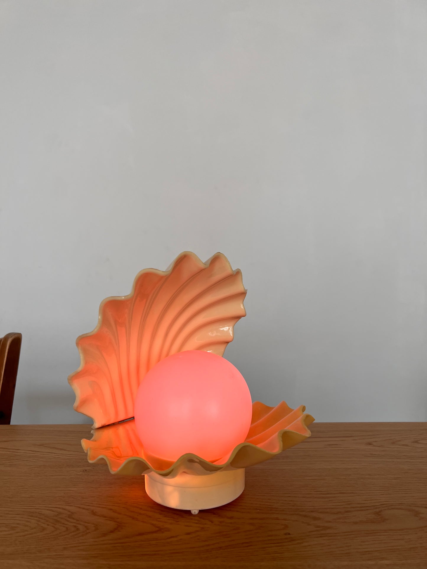 1970s Oyster & Pearl Lamp with Color Wheel Light