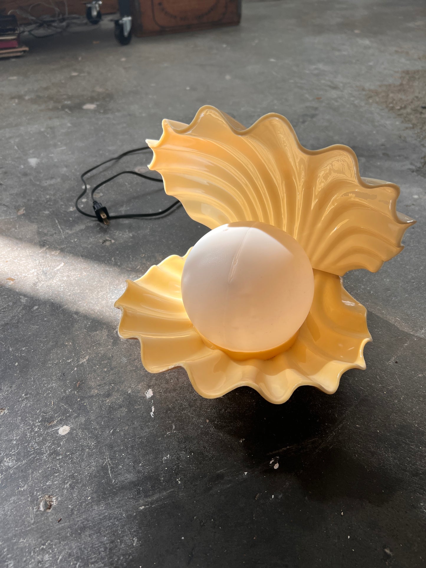 1970s Oyster & Pearl Lamp with Color Wheel Light