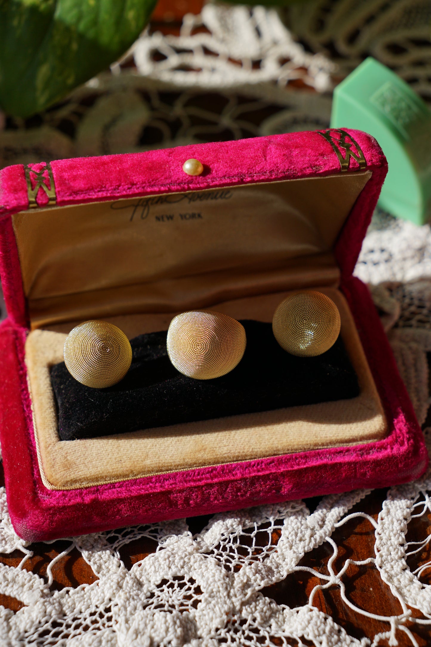 Vtg 18K Braided Dome Earrings