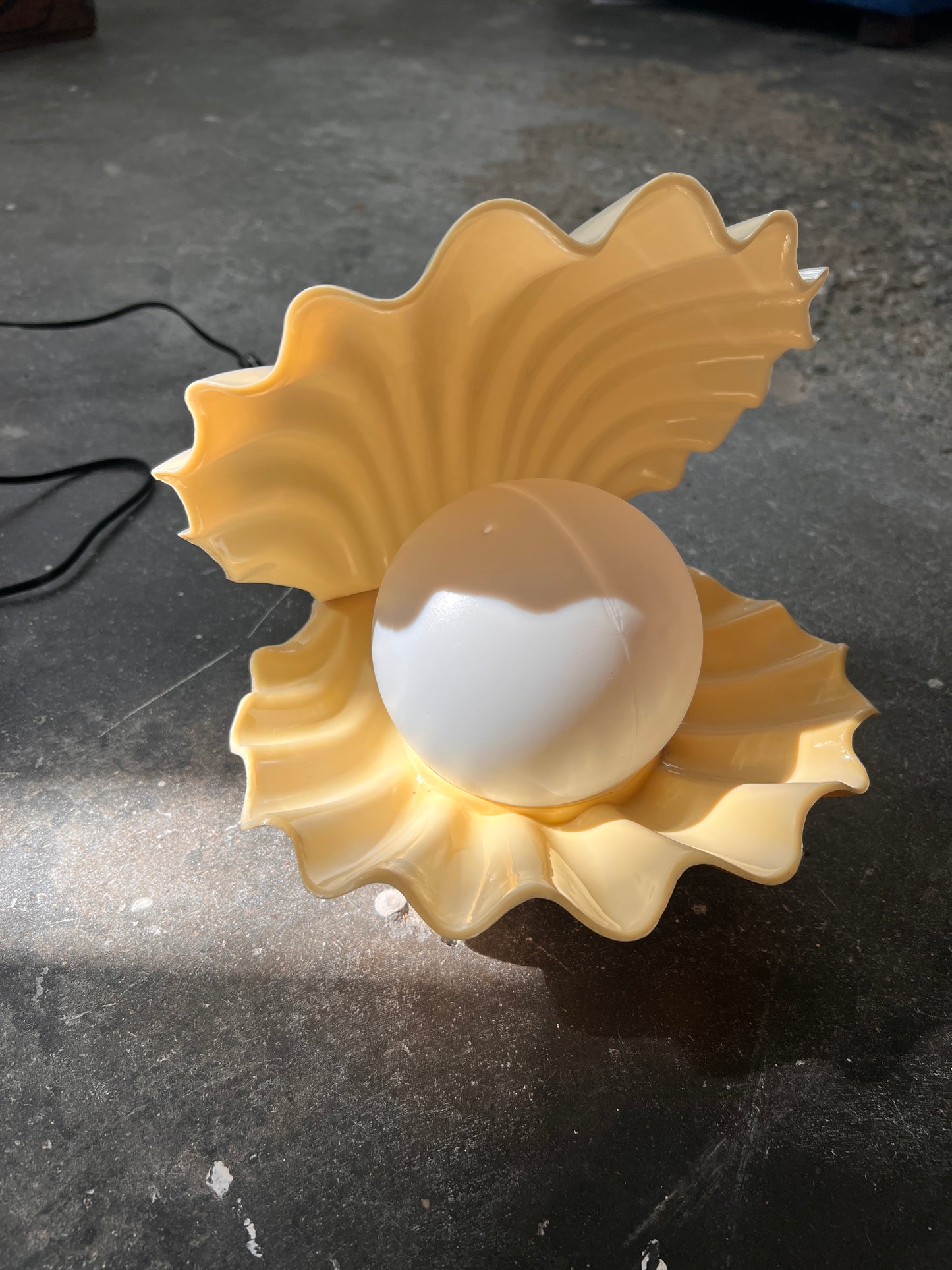 1970s Oyster & Pearl Lamp with Color Wheel Light