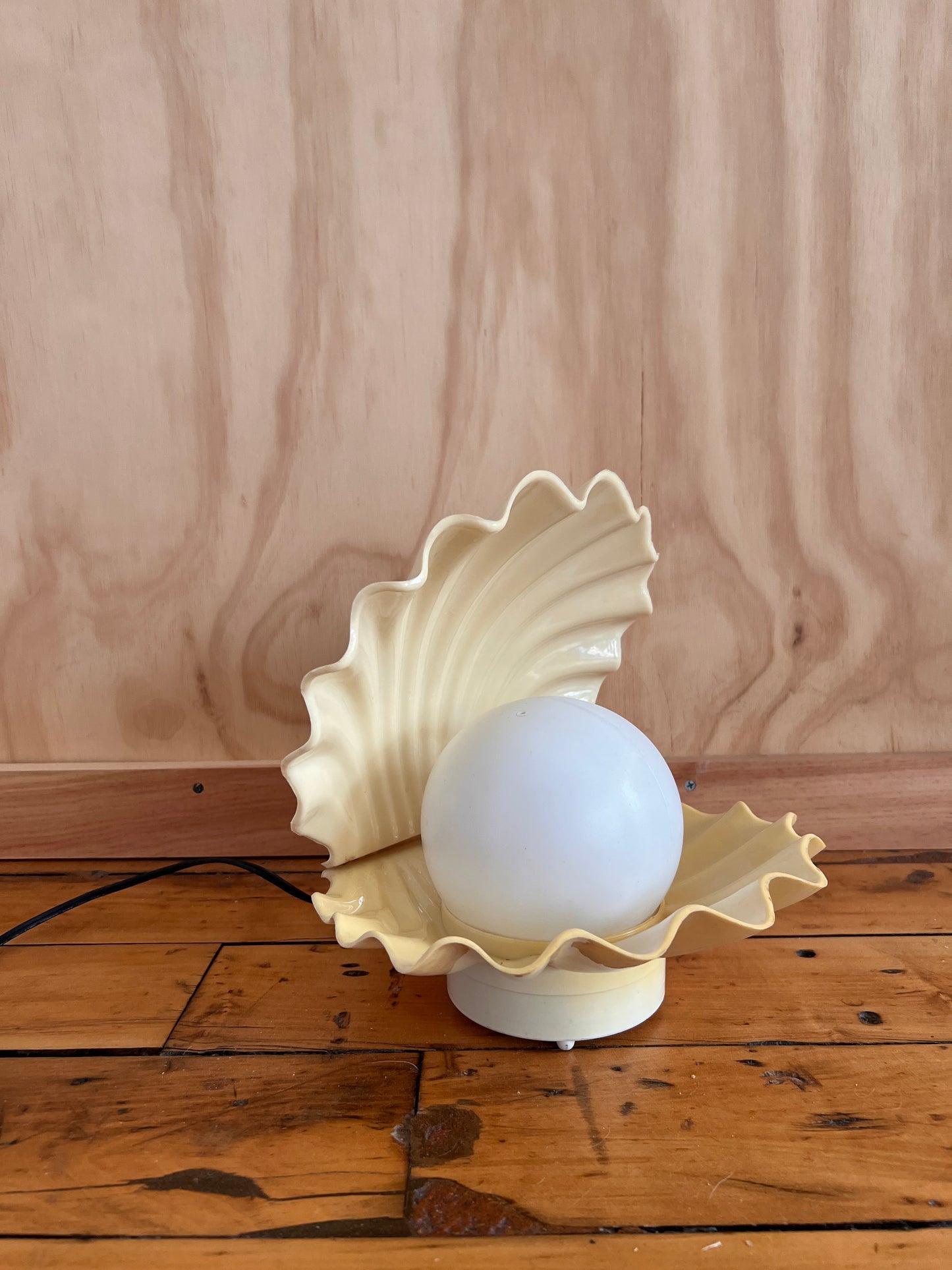 1970s Oyster & Pearl Lamp with Color Wheel Light