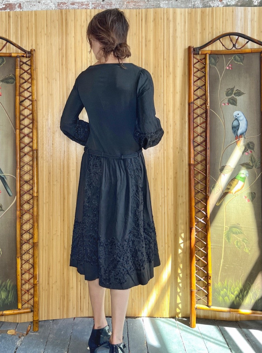 1920s/30s Drop-Waist Bishop Sleeve Dress w/ Soutache M