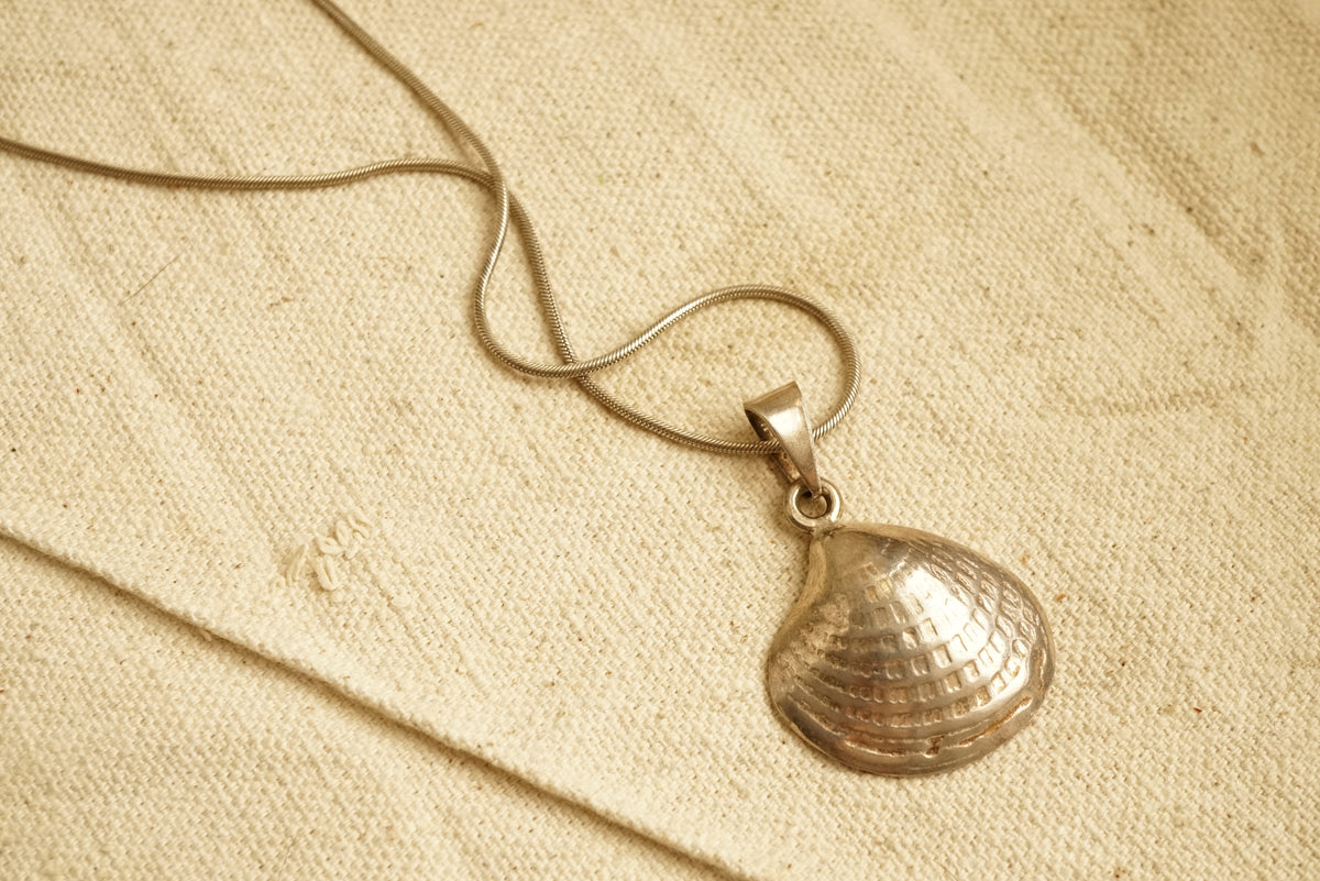 Sterling Silver Clam Pendant on Rope Chain