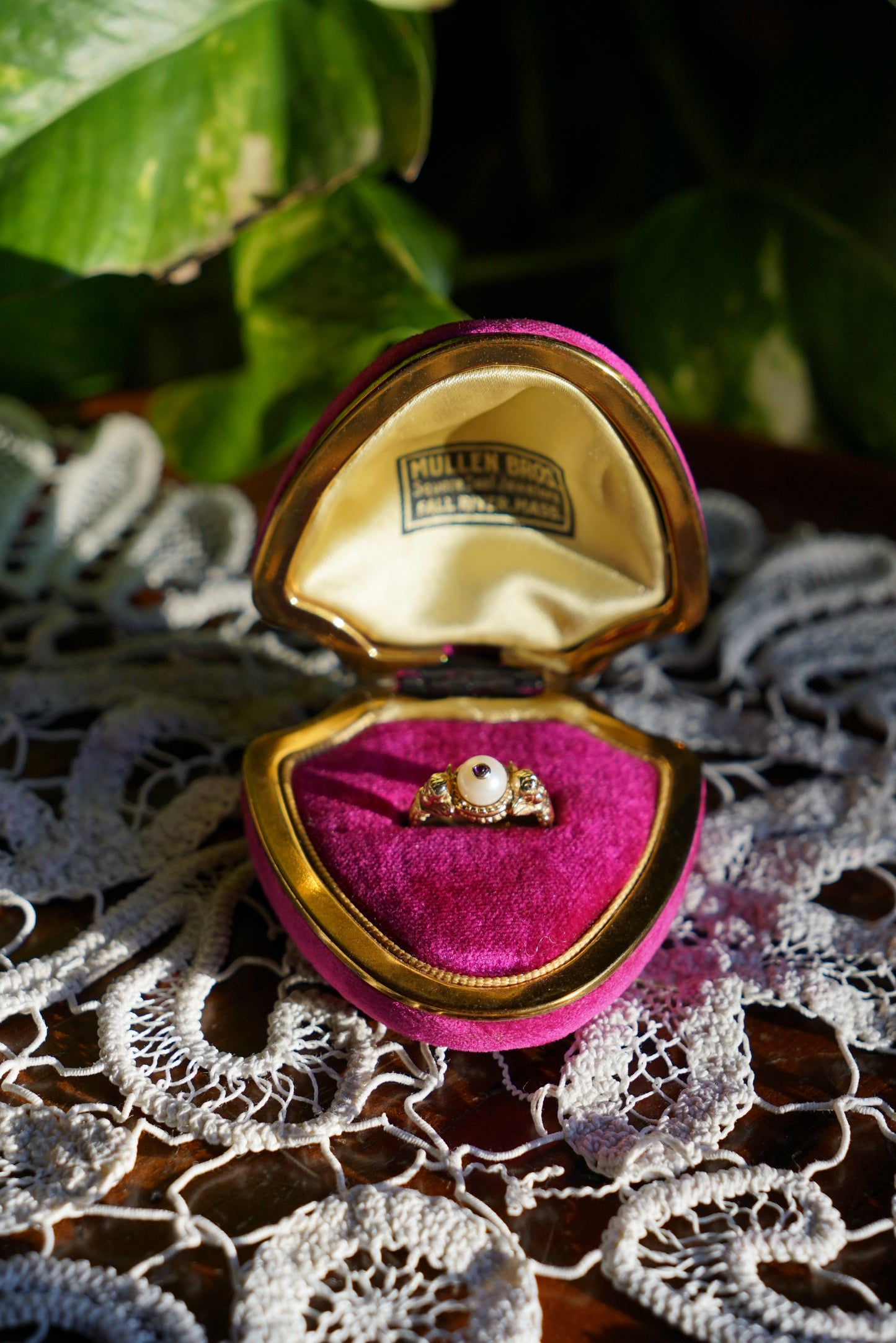 Vtg MFA 14k Gold Pearl and Ruby Etruscan Ring