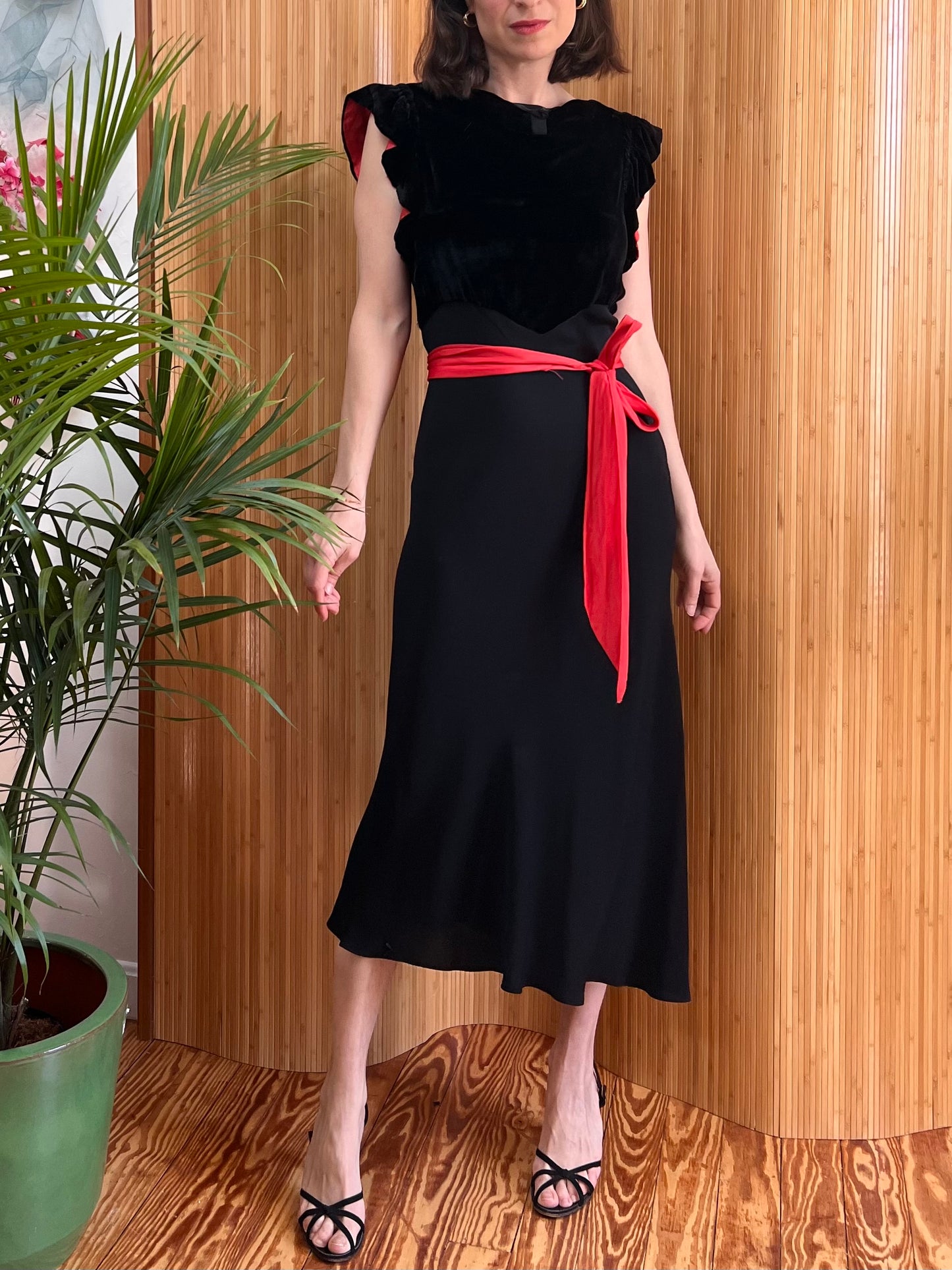 1930s Deco Bias Cut Velvet & Crepe Gown with Flutter Sleeves S