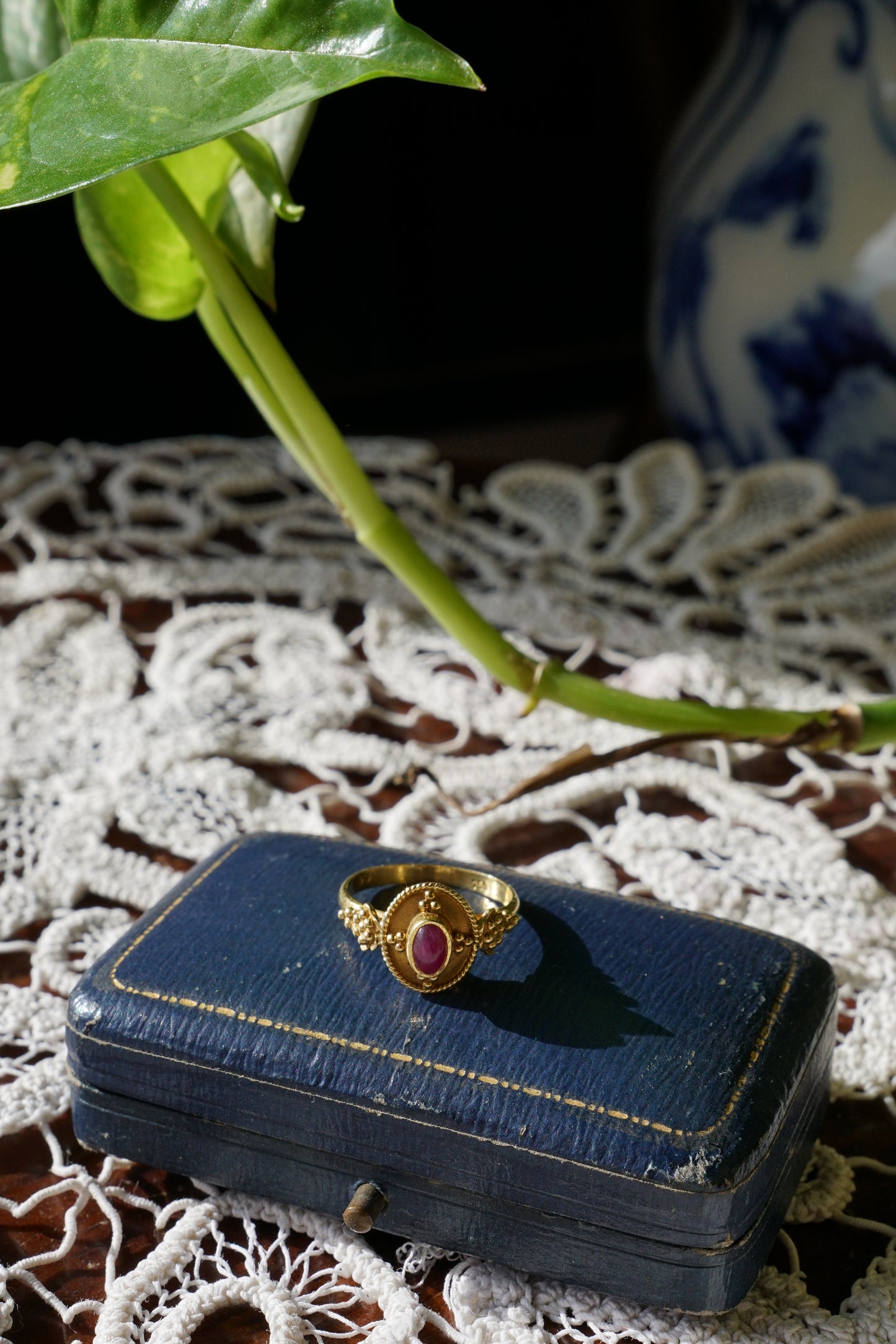 Vtg 18K Byzantine Style Gold and Ruby Ring