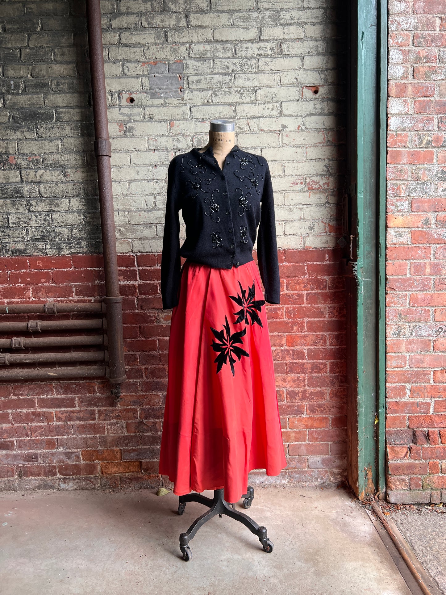 1950s Taffeta Skirt with Velvet Poinsetta L