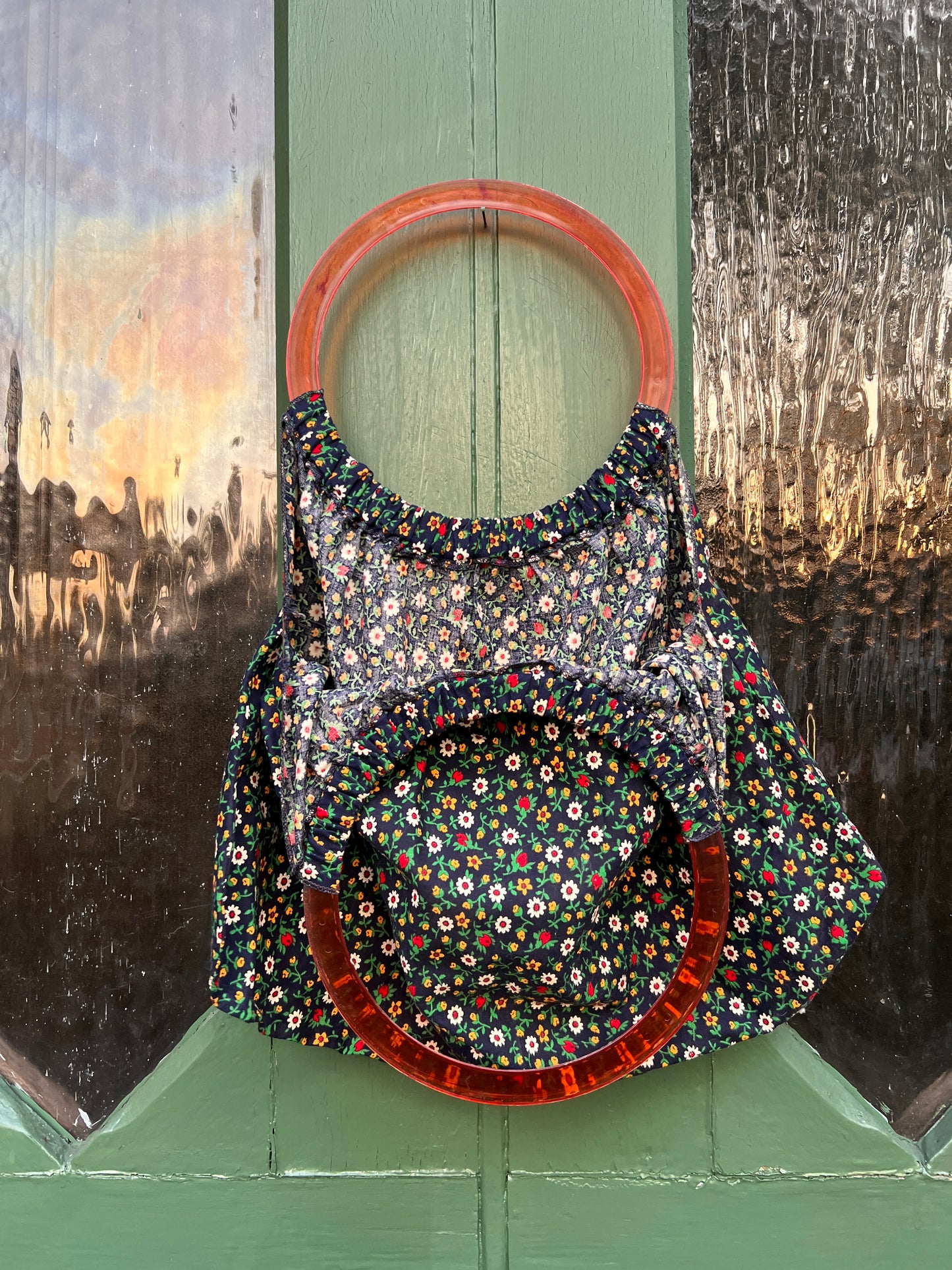 1970s Floral Fabric Tote with Circular Lucite Handle