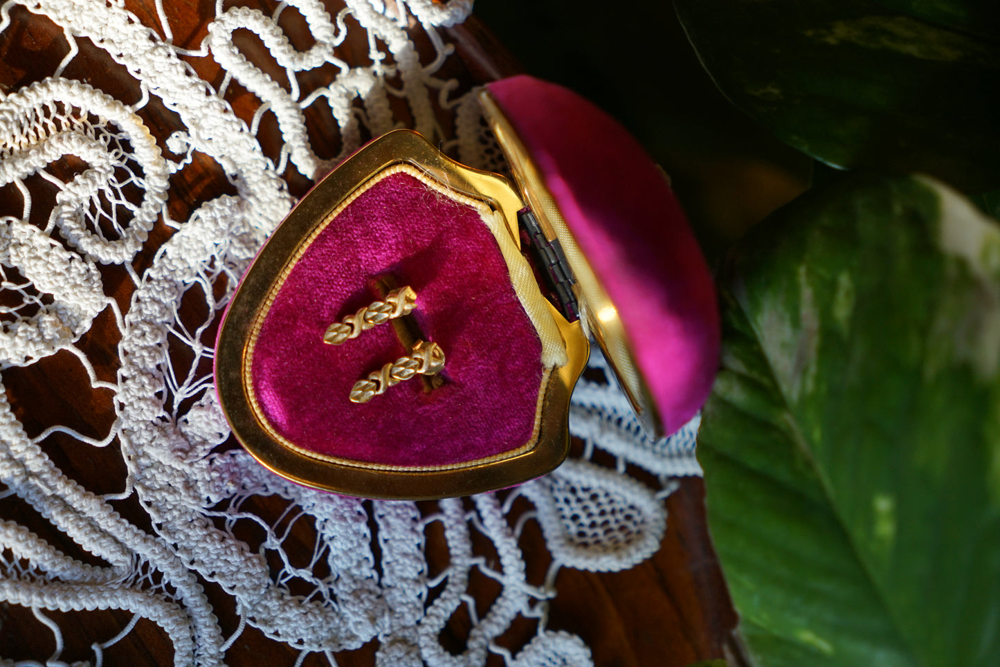 Vtg XOXO 14k Drop Earrings