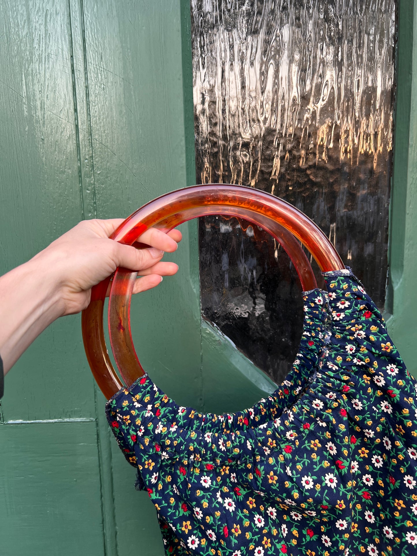 1970s Floral Fabric Tote with Circular Lucite Handle