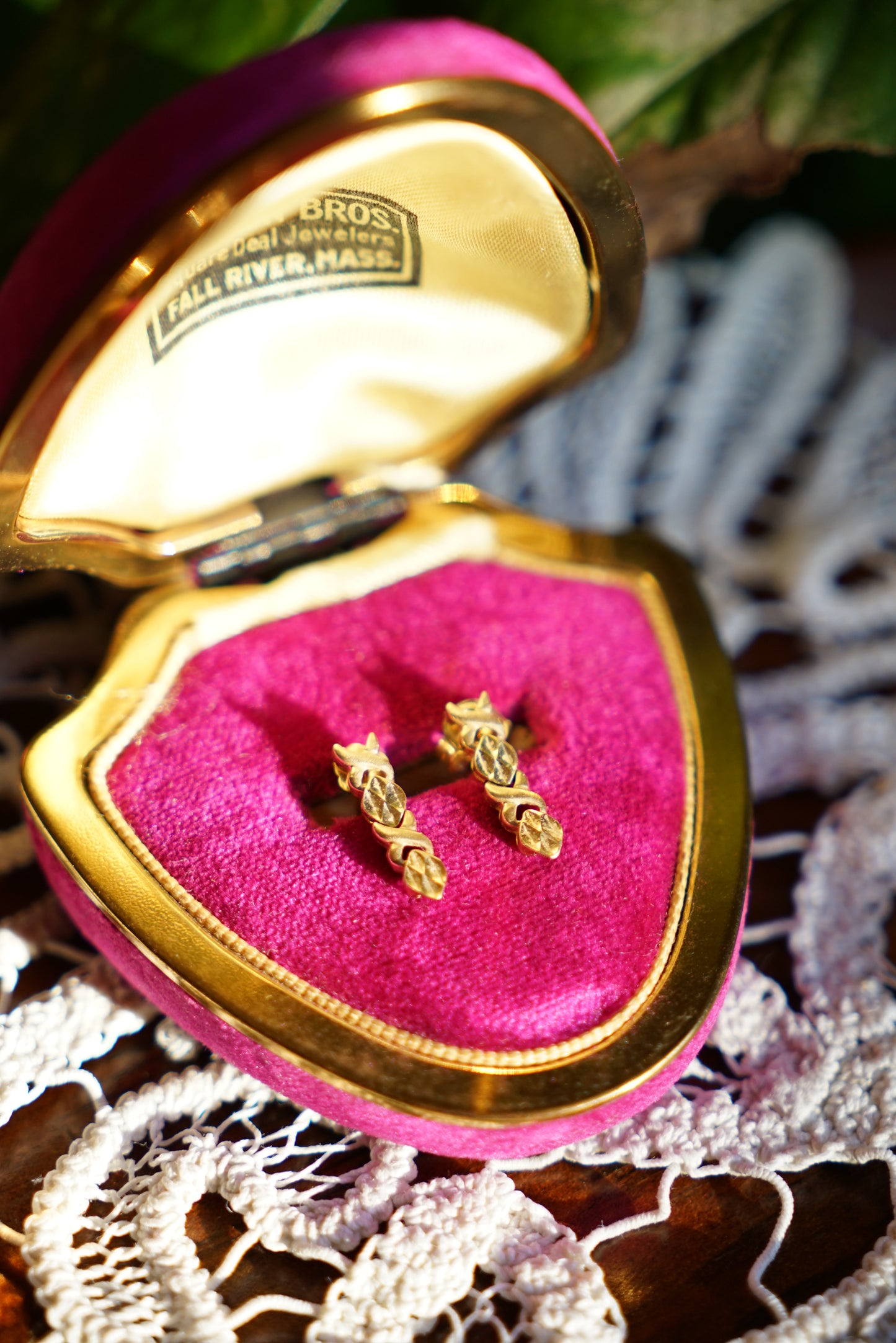 Vtg XOXO 14k Drop Earrings