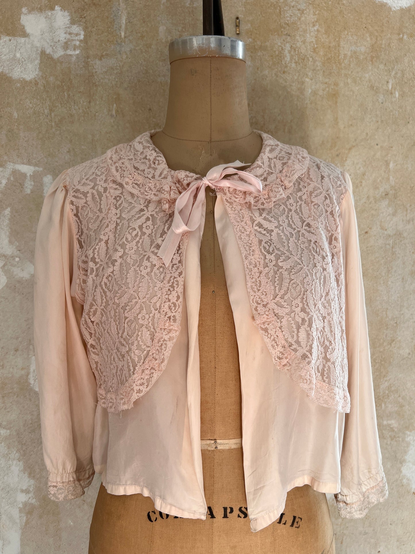 1930s Silk and Lace Overlay Bed Jacket S