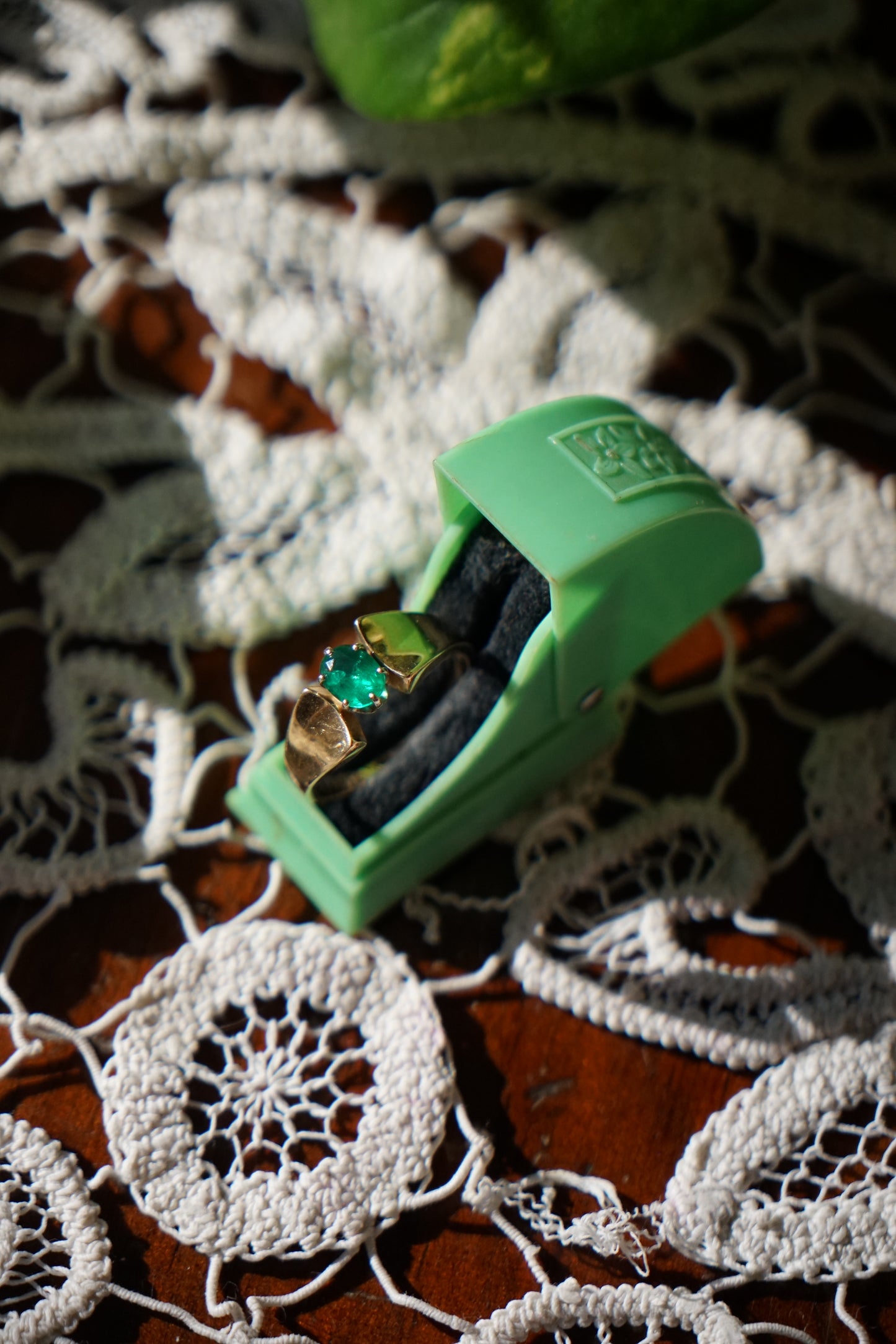 Vtg 14K Sculptural Emerald Ring