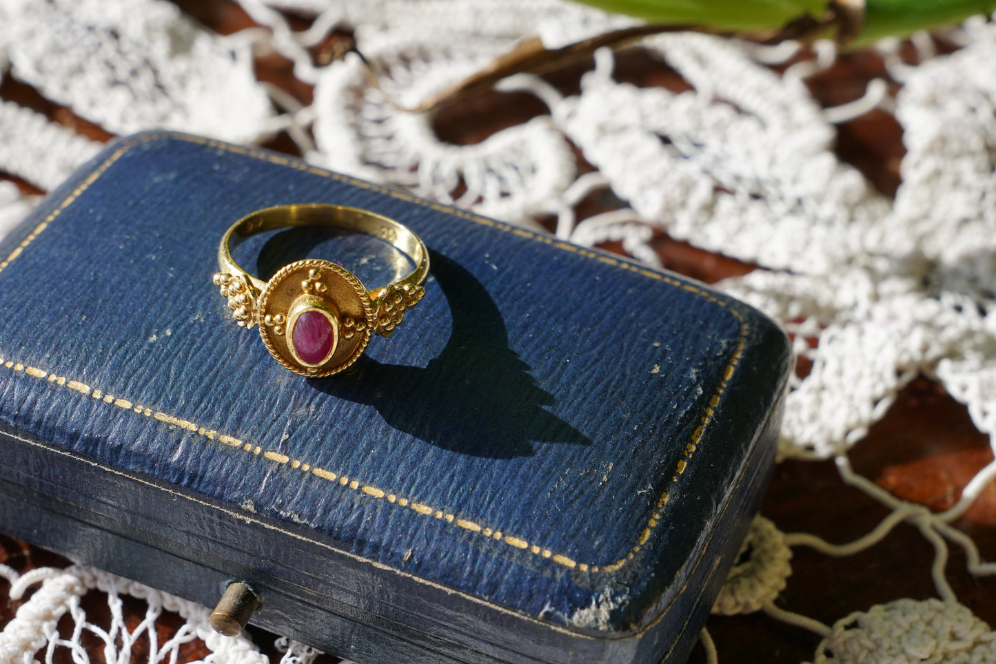 Vtg 18K Byzantine Style Gold and Ruby Ring