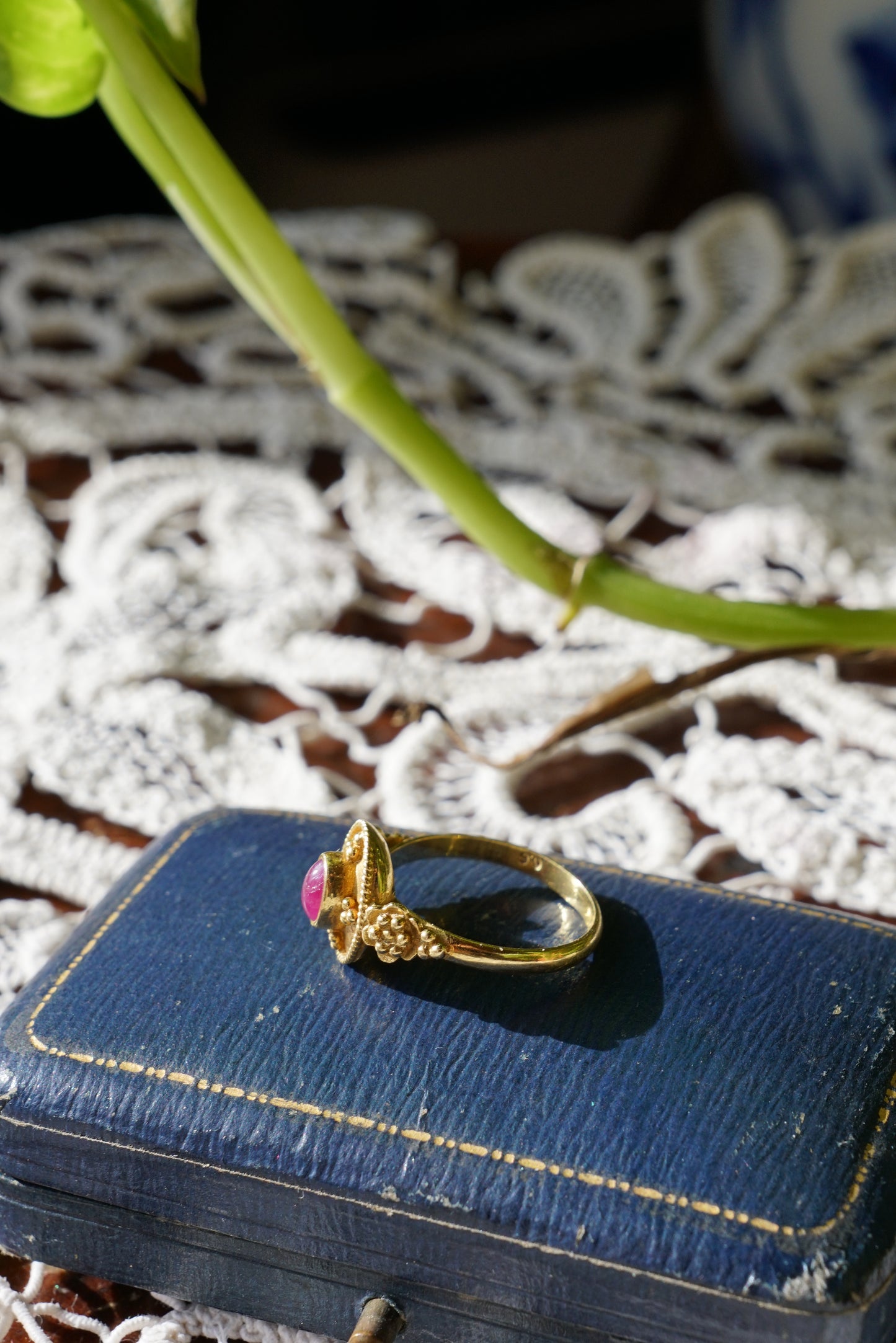Vtg 18K Byzantine Style Gold and Ruby Ring