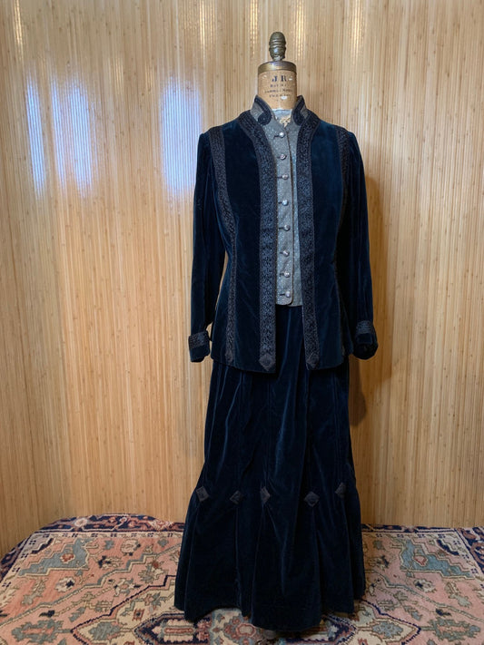Victorian Ladies Walking Suit by Meyer Jonasson M